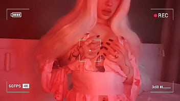 loira bonita vestida de gueixa adora pregar peças – Peachgardens